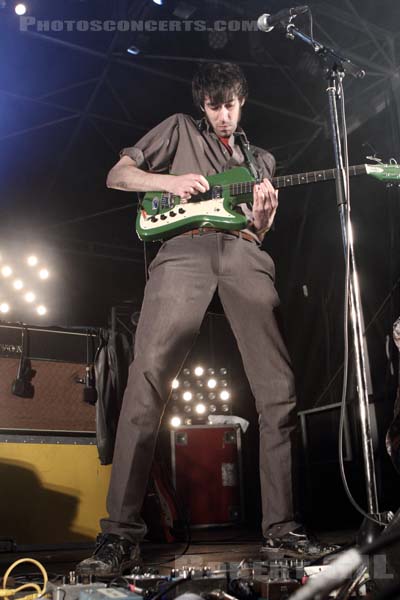 THE FAT WHITE FAMILY - 2014-08-14 - SAINT MALO - Fort de St Pere - Scene des Remparts - 